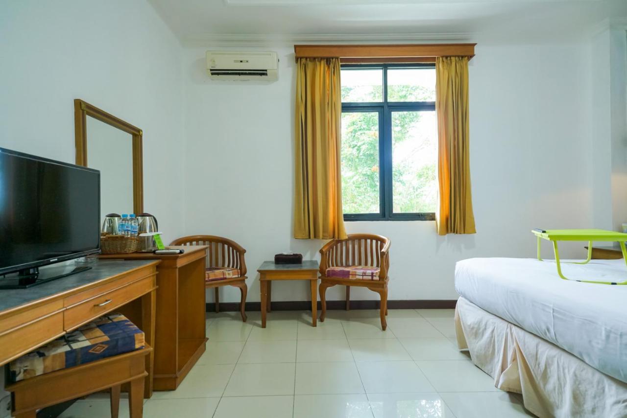 Urbanview By Millenium Hotel Pangkal Pinang Buitenkant foto